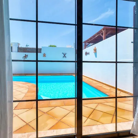 Rosa-private Pool, Quiet Area Arrecife (Lanzarote)